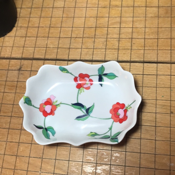 The Toscany Collection Taiwan Red Pink Flower Trinket Dish 4.24”L x 3 1/8”W x1”H - Picture 4 of 9
